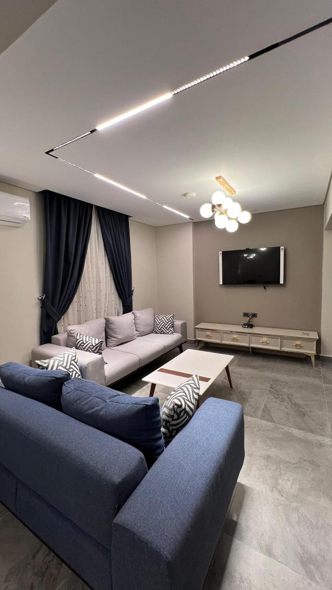 Luxury El Mohandessen Apartment *