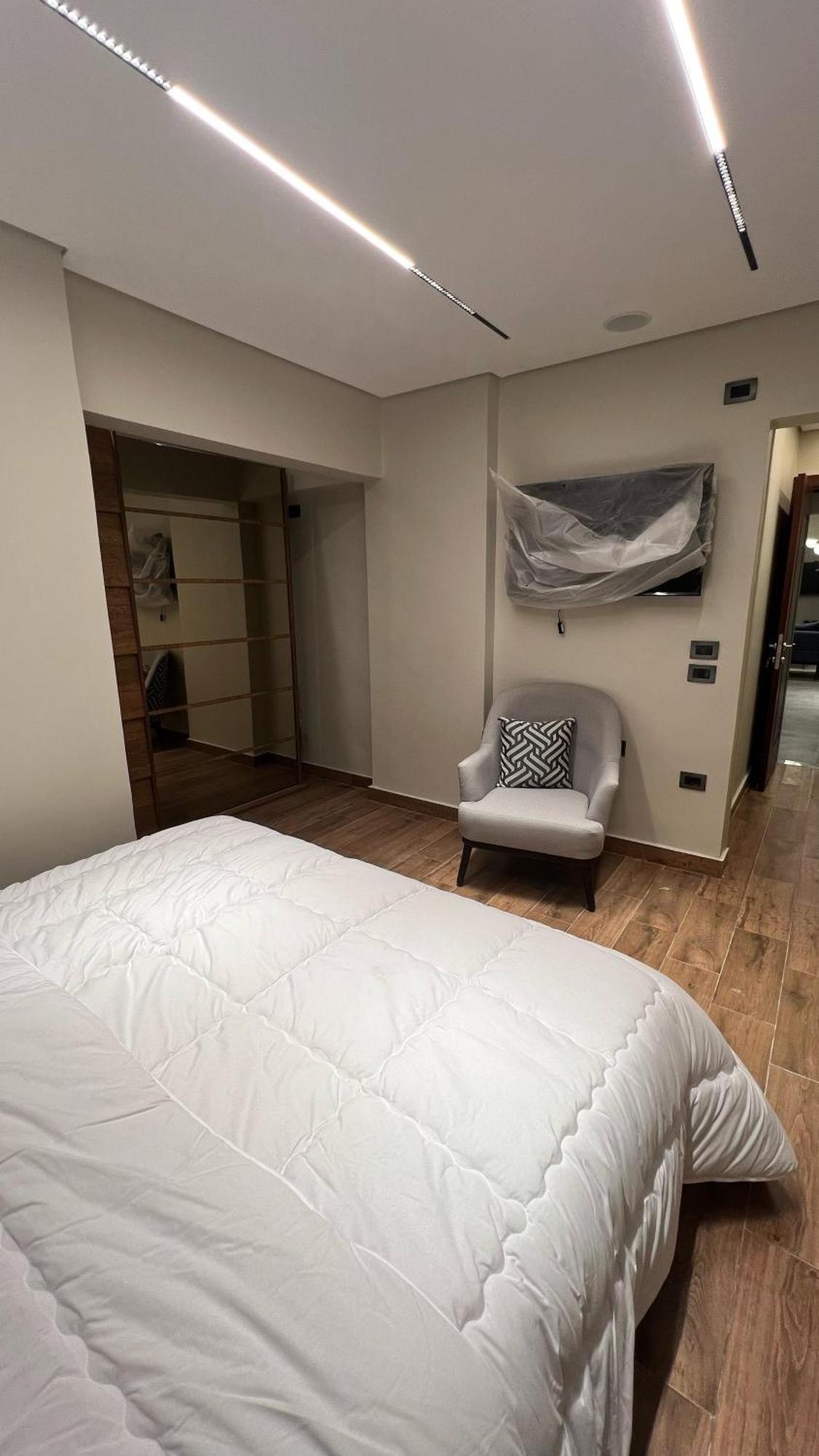 Luxury El Mohandessen Apartment